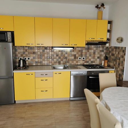 Apartman Ante Brela Eksteriør billede